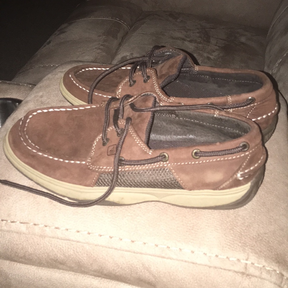 Boys sperrys